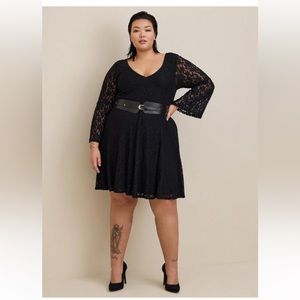 Mini Lace Dress Trapeze sleeves